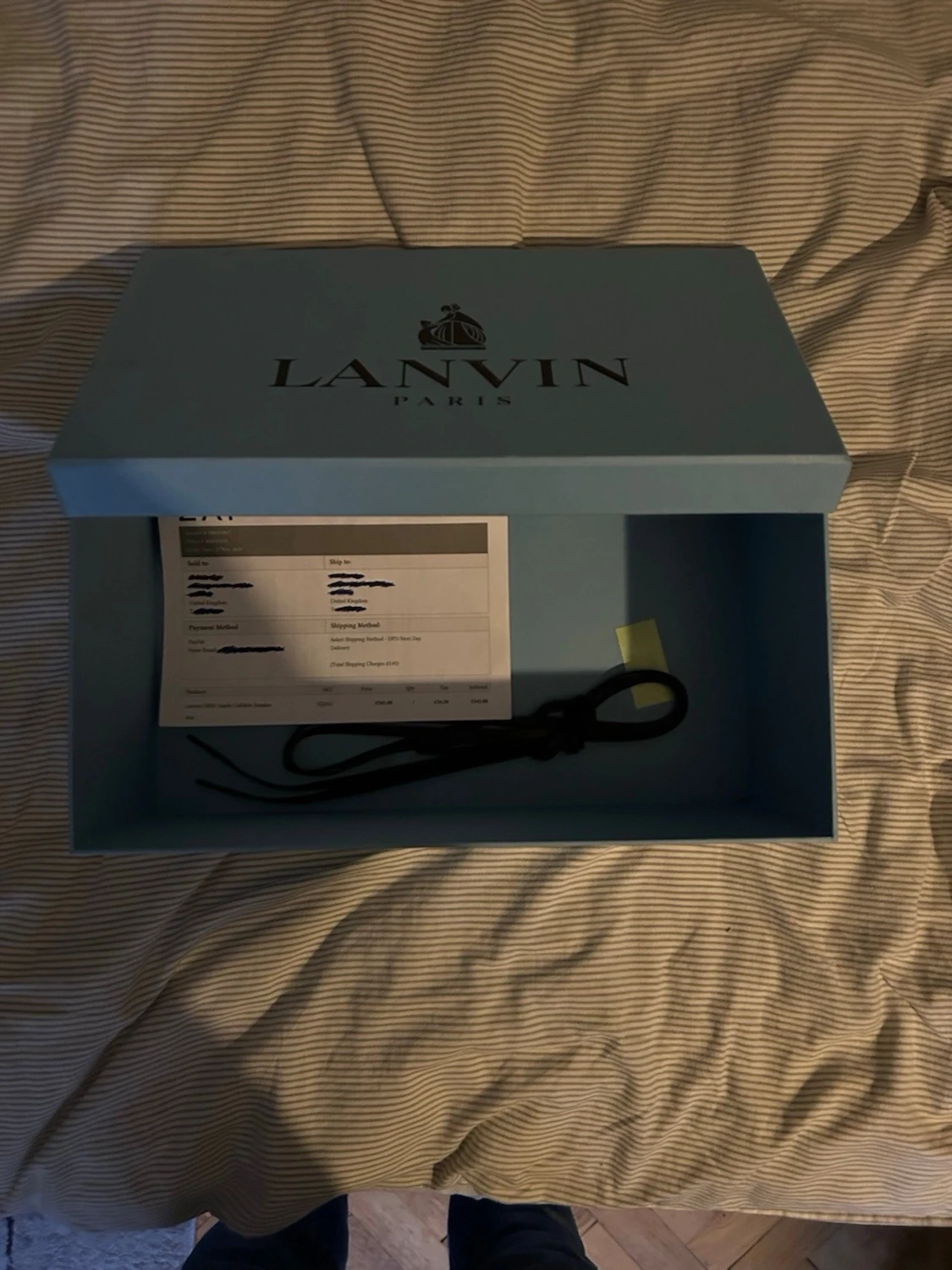 Mörkblå sneakers med lackdetalj - 6