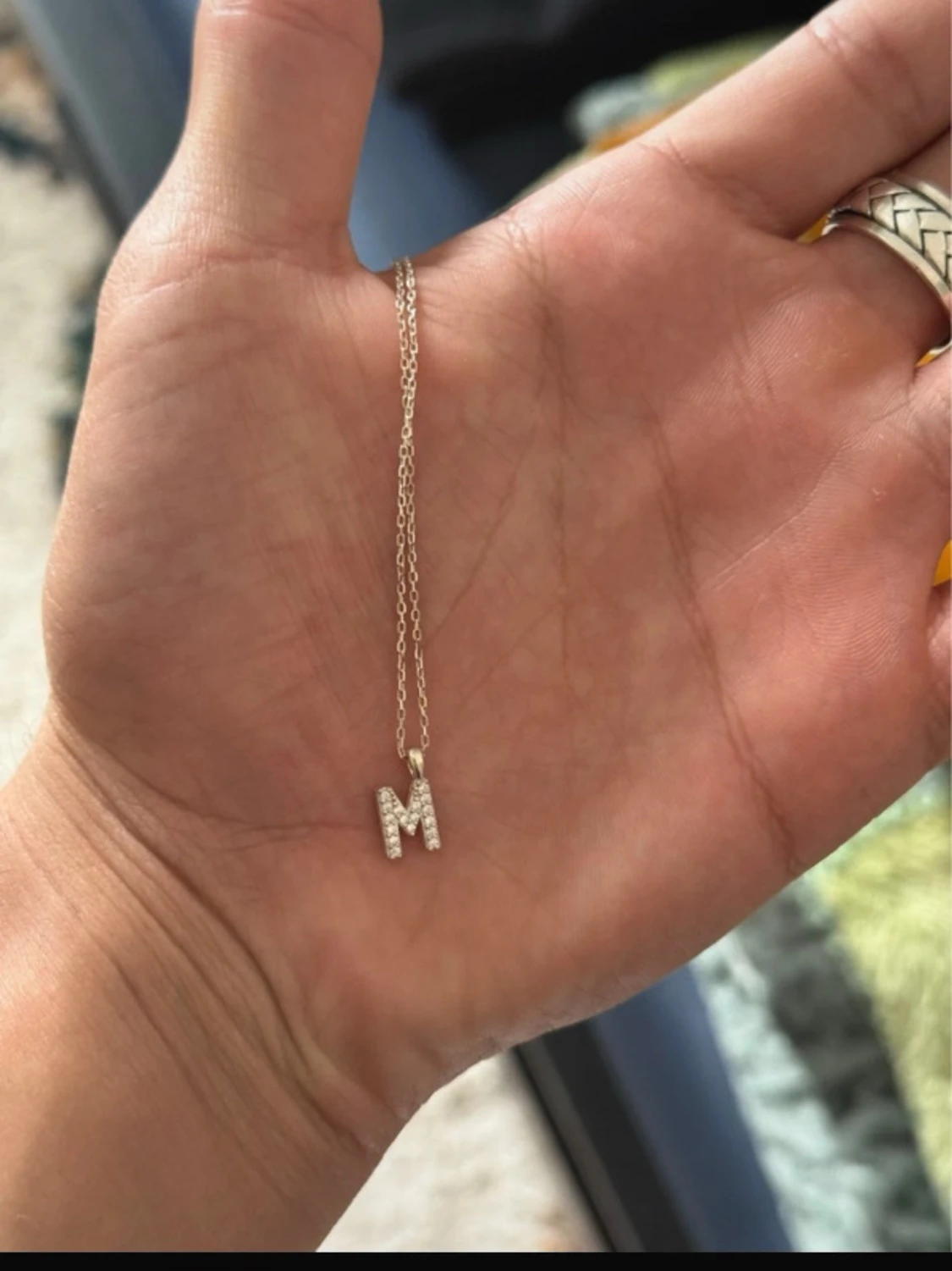 Halsband med M-berlock i silver - 1