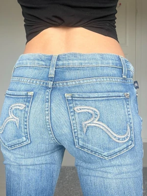 Rock & republic jeans - Midjemått: 41cm rakt över, innerbenslängd: 79cm 💗