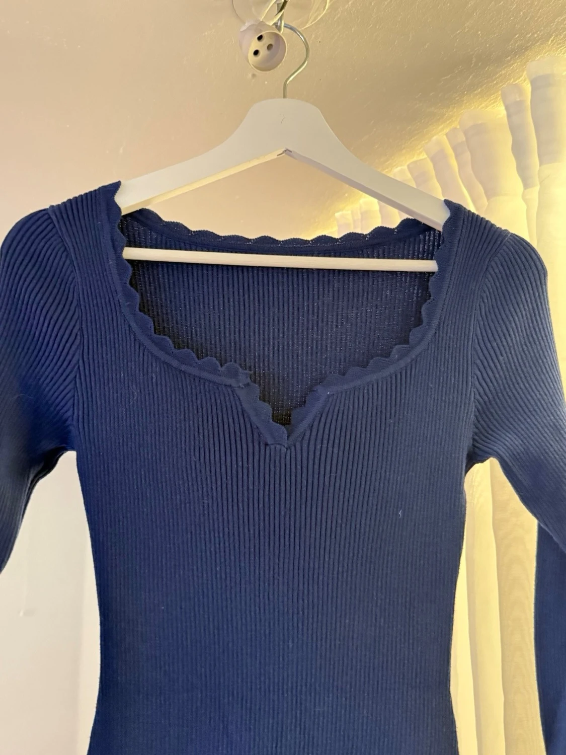 Marinblå ribbad långklänning - 1