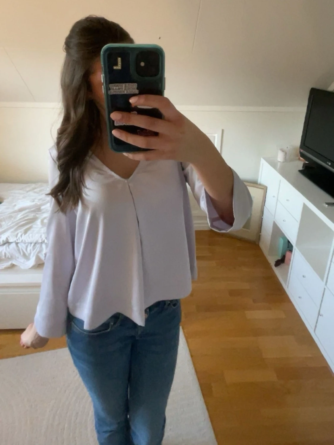 Ljuslila v-ringad blus