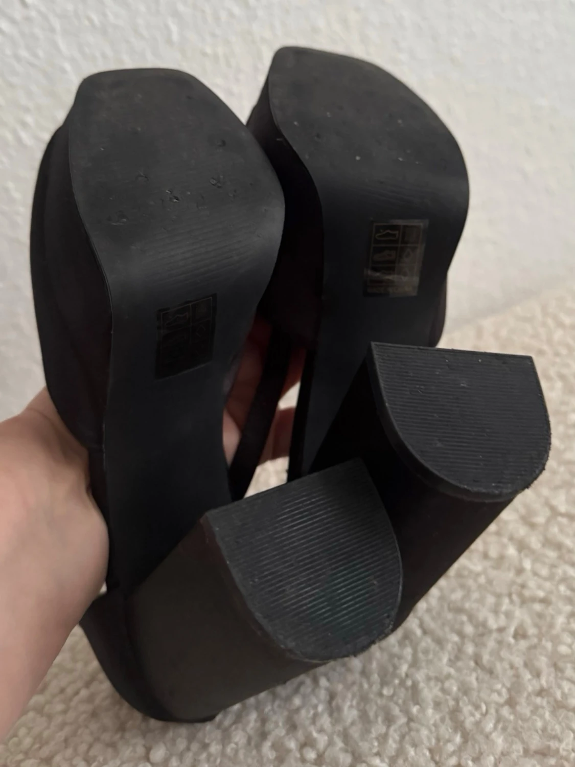Nya. Svarta platåpumps från Nelly - 3