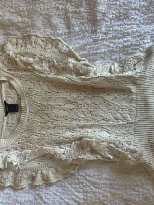 Stickad topp - Stickad topp, säljer då den inte kommer till användning längre.