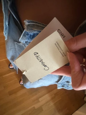 Lång jeans kjol - Lång jeanskjol. Ny och oanvänd.