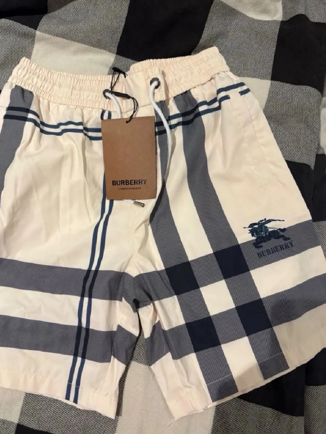 Rutiga Burberry shorts med snörning