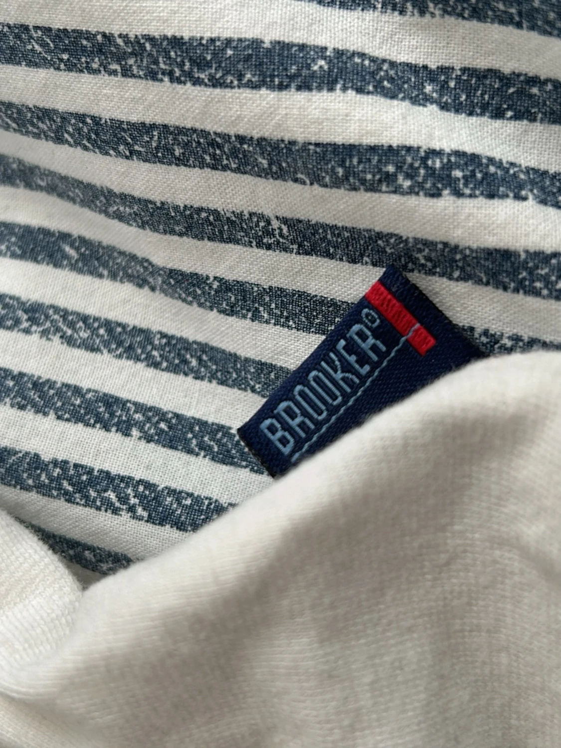 Vit croppad linne med rocktryck - 2