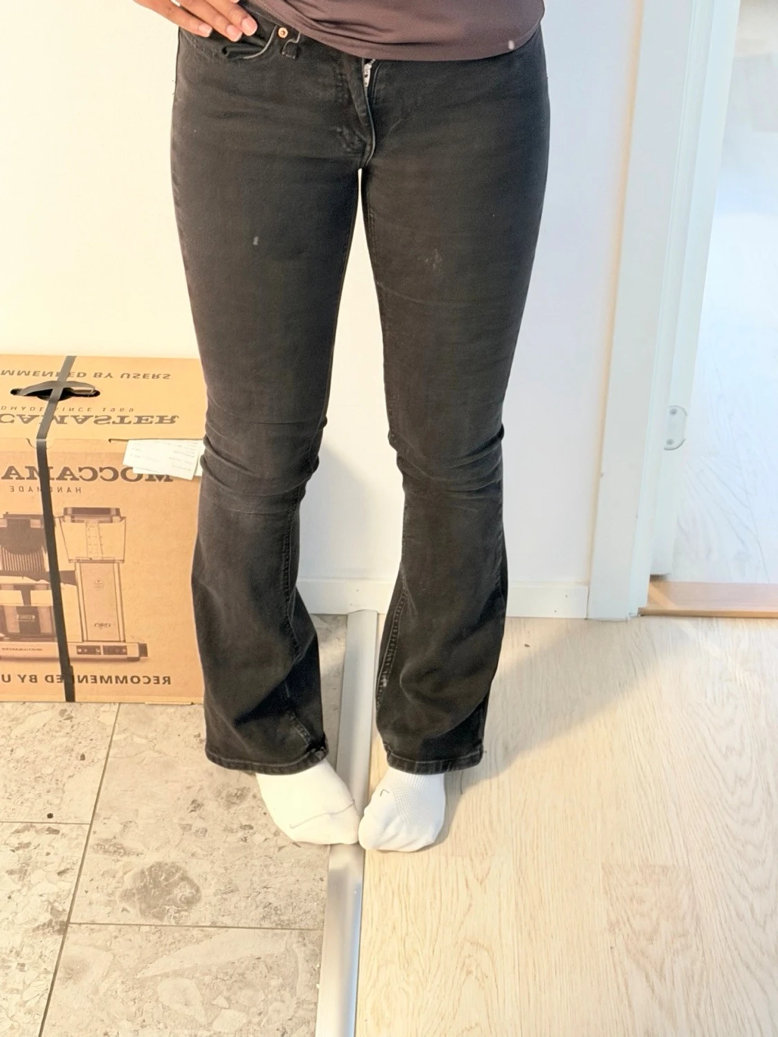 Svarta bootcut jeans med hög midja - 2