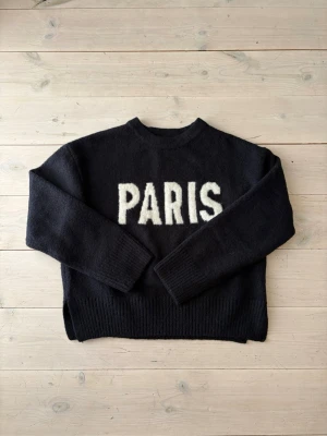 Stickad tröja - Helt ny stickad tröja från H&M med lappen kvar. Endast testad!💕