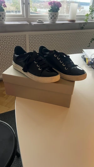 Billi bi skor - Snygga skor från Billi bi i storlek 37. Nästan helt oanvända. Kartongen medkommer.