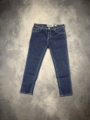 Jacob Cohen Scott Jeans - Skick: 9/10. | Ingår: Bara jeansen. | Nypris: +- 5500 SEK. | Modellen är 176cm och väger cirka 70kg.