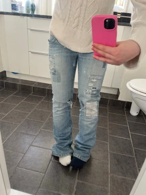 jättecoola jeans - säljer mina favorit jeans som tyvärr inte passar mig längre. De har tecken på användning men är fortfarande i bra skick ☺️