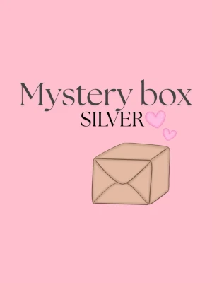 Mysterybox örhängen silver  - Mysterybox😍🥰 3 par örhängen värde 367 kr Alltså 6 örhängen, 3 par, överraskning, olika i alla. Om örhängena är silver eller guld står på bilden till denna mystery box.  Denna vecka fri leverans med via plick