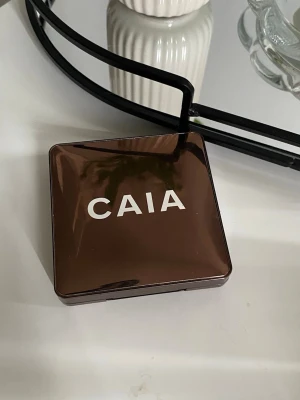 CAIA glow bronzer - Använd och sitter löst i förpackningen men går fortarande bra att använda💕