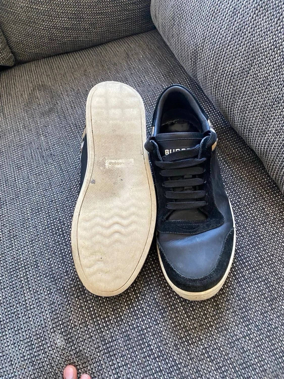 Svarta Burberry sneakers med rutmönster - 5