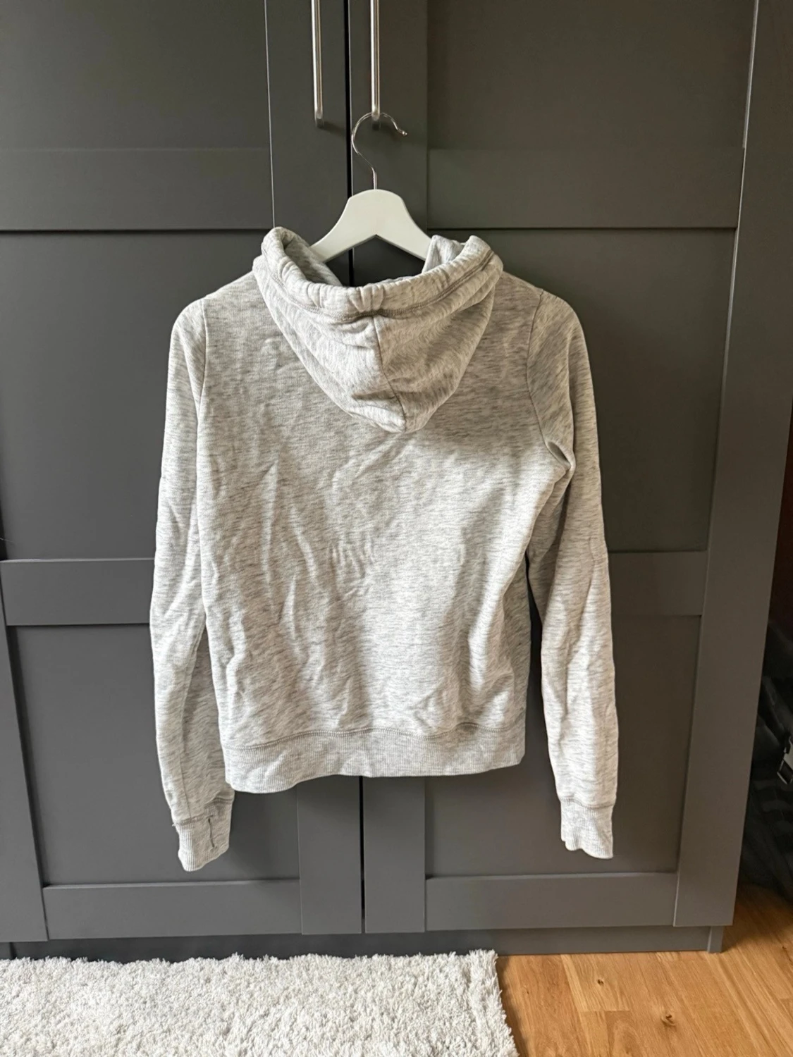 Grå zip hoodie från Hollister - 2