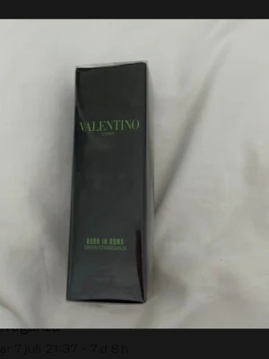 Valentino  born in roma  - Valentino born in roma. Herrdoft. 15 ml. Kartonage. 