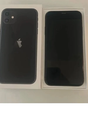 Svart iPhone 11. 128gb - Säljer en svart iPhone 11 med stilren design och rundade kanter. Telefonen har dubbla kameror på baksidan och Apples klassiska logga i silver. Skärmen är stor och täcker nästan hela framsidan. Materialet är glas och aluminium vilket ger en premiumkänsla. Ine