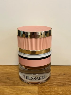 Trussardi Eau de Parfum - Trussardi Eau de Parfum. 30 ml, enstaka sprut tagna. 