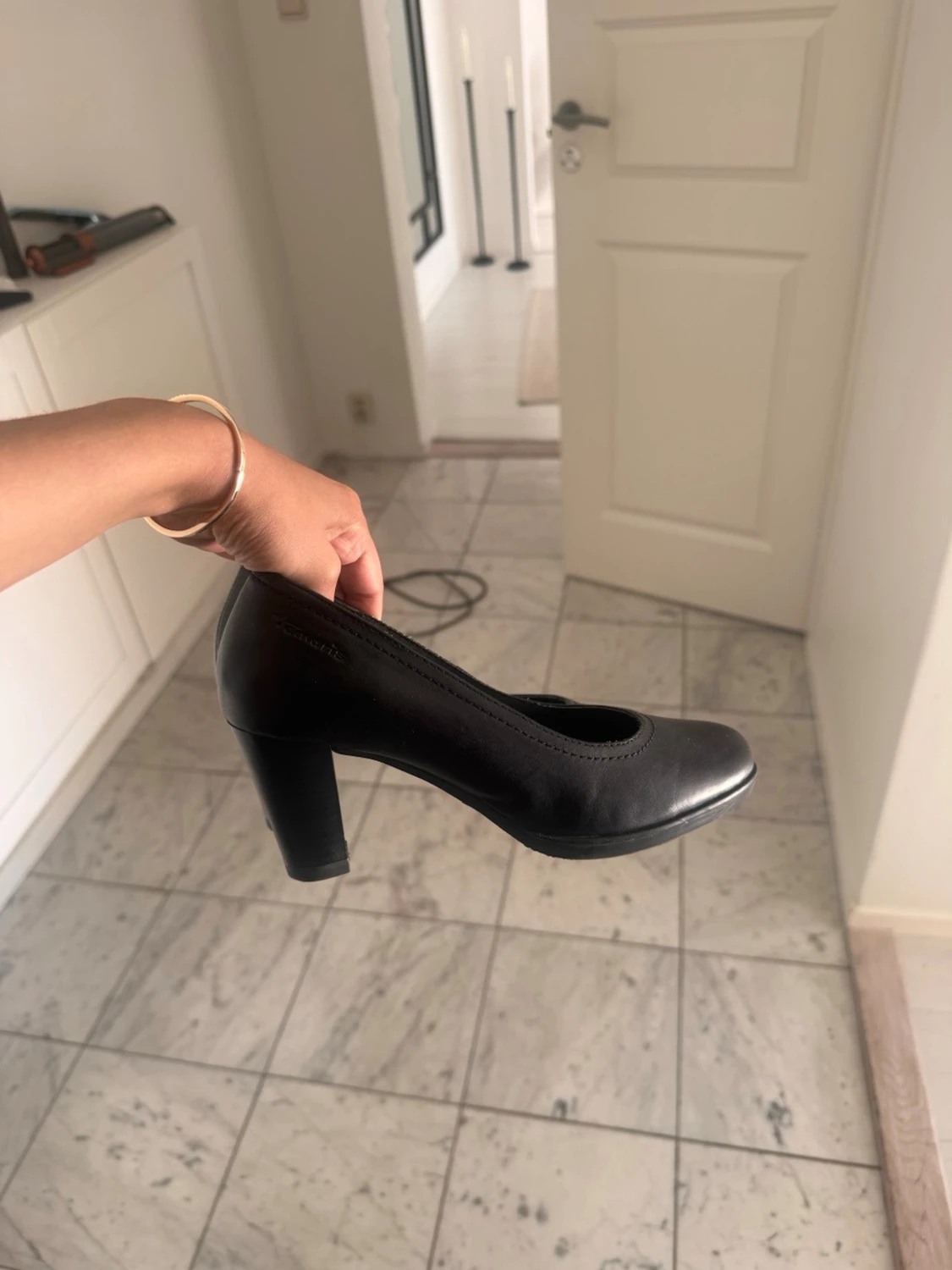Svarta klassiska pumps med blockklack