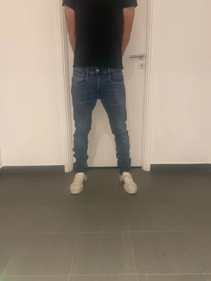 Replay Anbass jeans  - Säljer nu dessa feta Replay Anbass jeans, skriv för fler bilder/frågor😊
