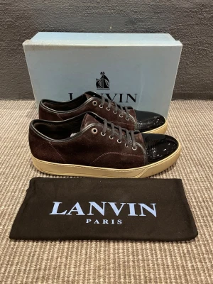 Lanvin skor  - Hej, säljer nu dessa svin snygga lanvin skor. Skorna är i bra skick!  Begränsat antal boxar och dustbag. Hör av dig vid frågor.