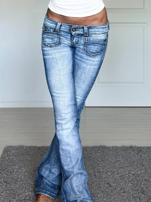 Jeans - Midjemått: 37cm rakt över, innerbenslängd: 78cm 💗