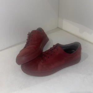 Vagabond sneakers - Unika vinröda vagabond sneakers! Bra skick med små slitningar, se andra bilden! Hör av dig vid frågor 👍