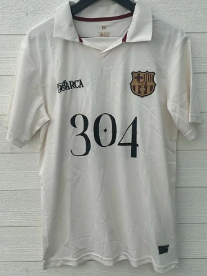Lamine Yamal FC Barcelona Fotbollströja - Säljer en special edition Lamine Yamal FC Barcelona fotbollströja som är helt ny med prislapp!