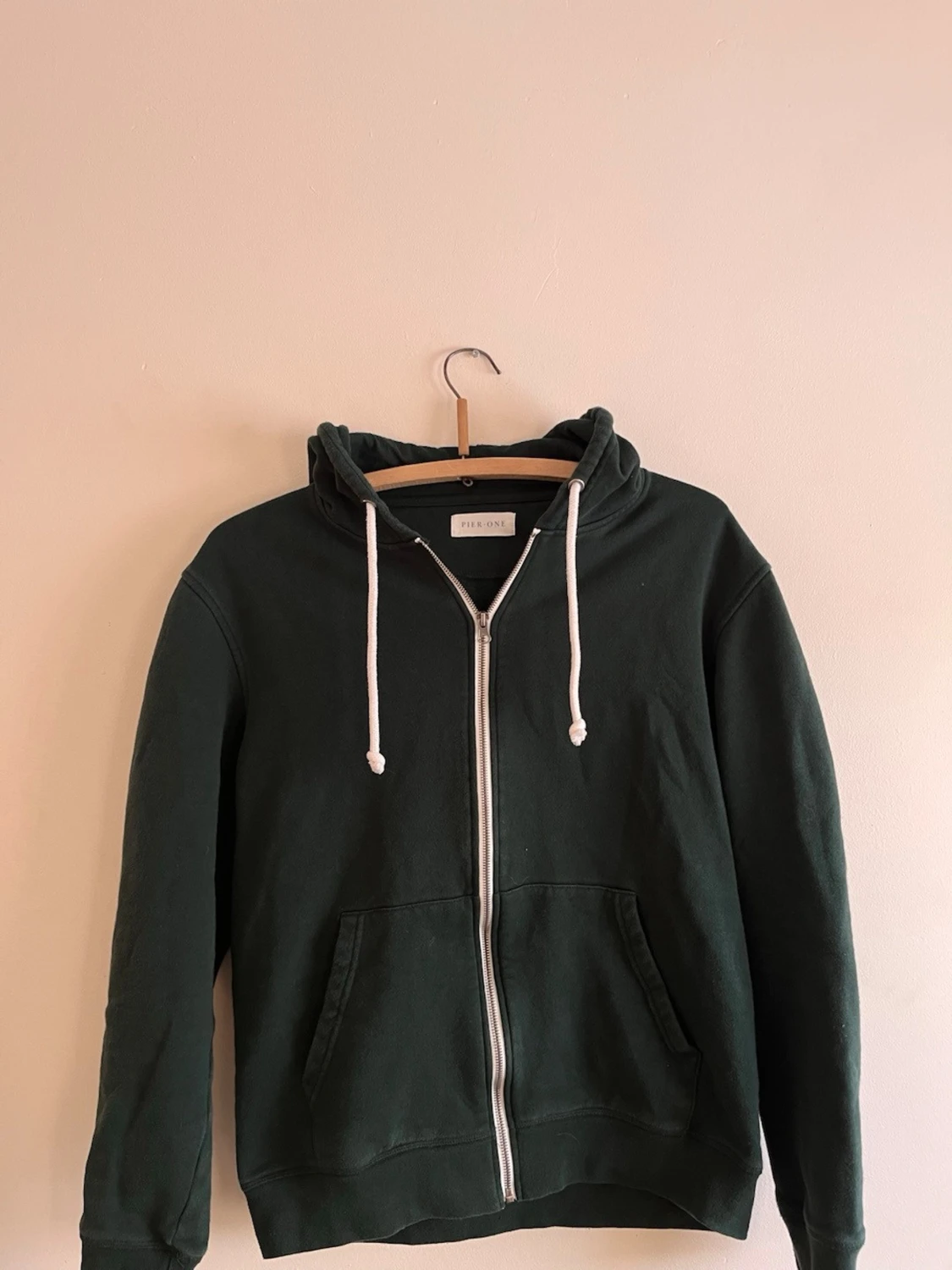 Mörkgrön hoodie med dragkedja Pier One