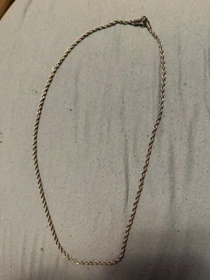 Silver halsband - Nytt silver halsband som använts fåtal gånger. 