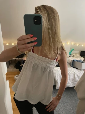 Vitt linne  - Söt linne topp!!💞💞