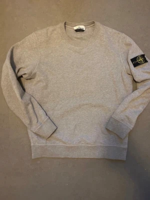 Stone island sweatshirt storlek L - Äkta går att verifiera genom certilogos hemsida
