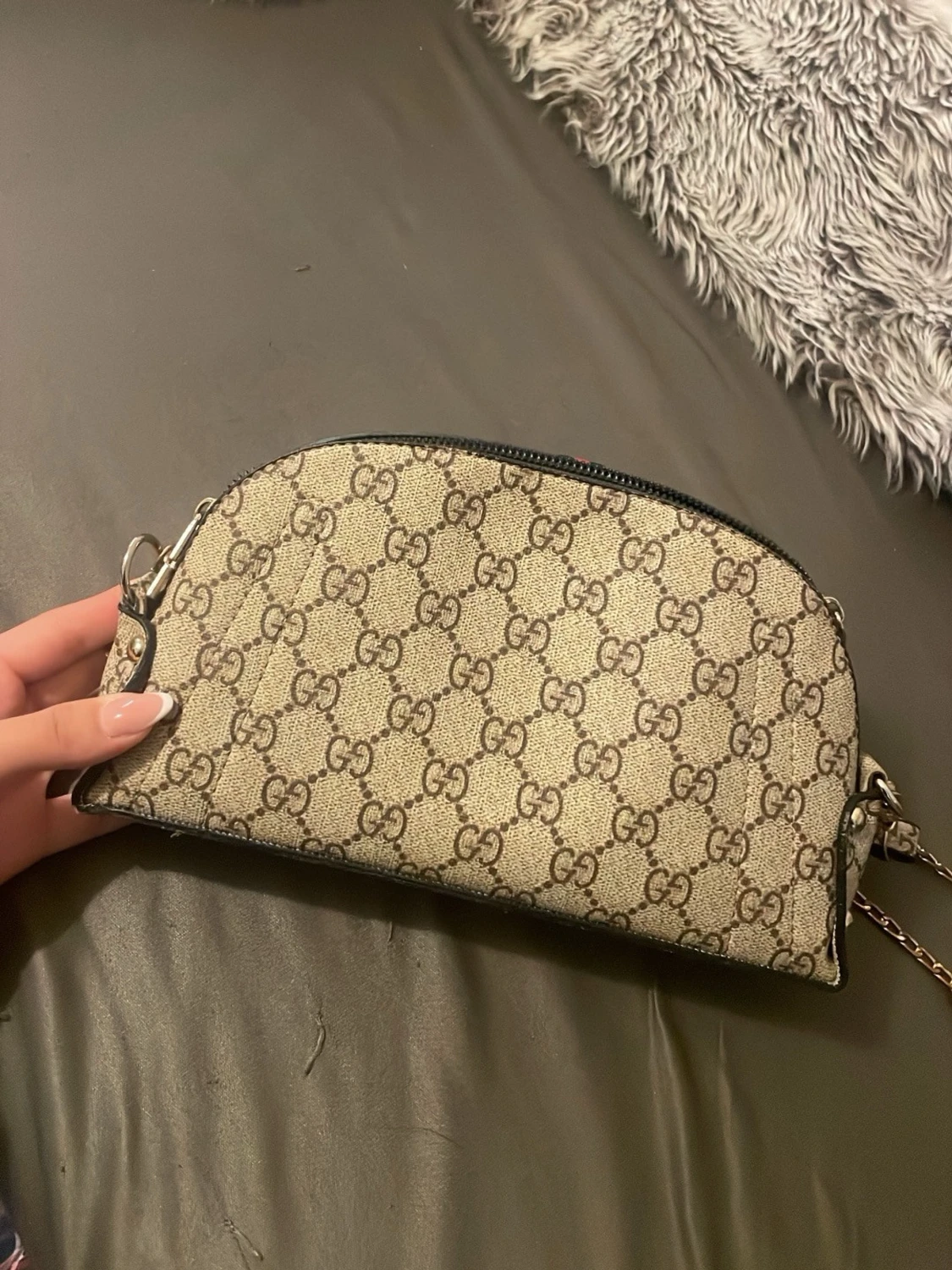 Gucci beige axelväska med kedja - 1