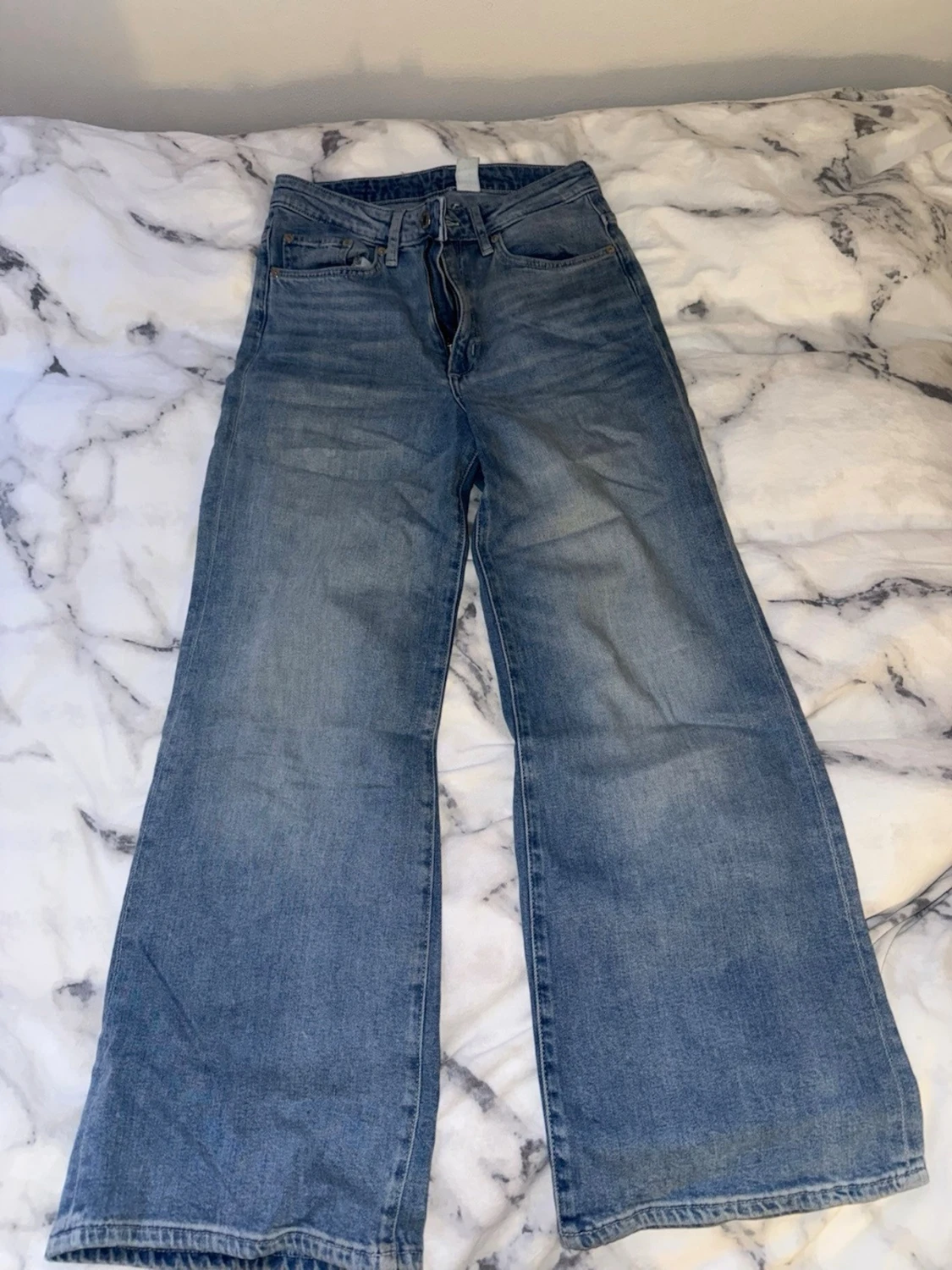 Blåa vida jeans med hög midja