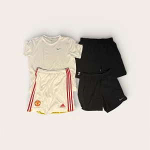 Träningspaket Nike / Adidas / Man Utd (S-M & 176) - Säljer ett paket med träningskläder från Nike, Adidas (Man United) och SATS. Skick: Samtliga plagg är i fint begagnat skick. Storlek: Varierande storlekar  mellan S, M och 176 (passar dig som har S/M). Pris: Styckpris: 149 kr/st Paketpris: 499 kr