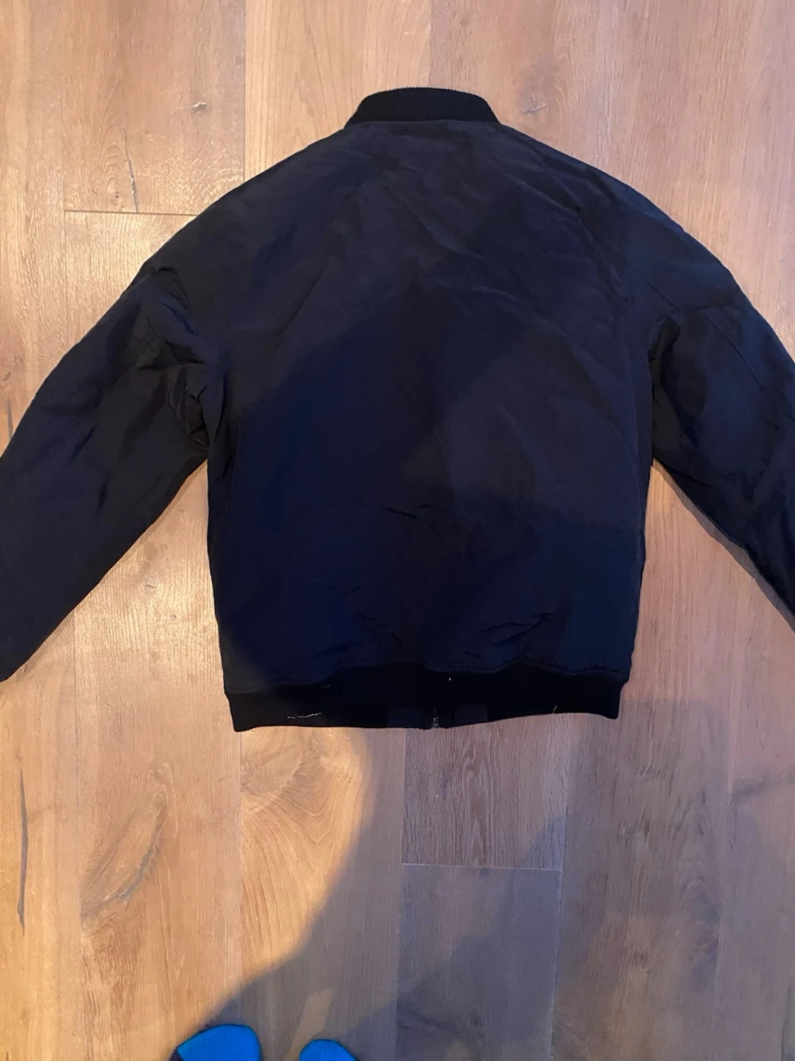 Svart bomberjacka från Lyle & Scott