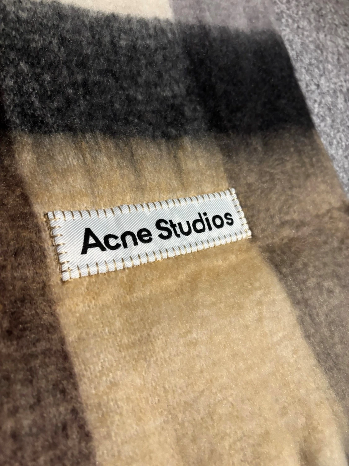 Rutig halsduk från Acne Studios - 1