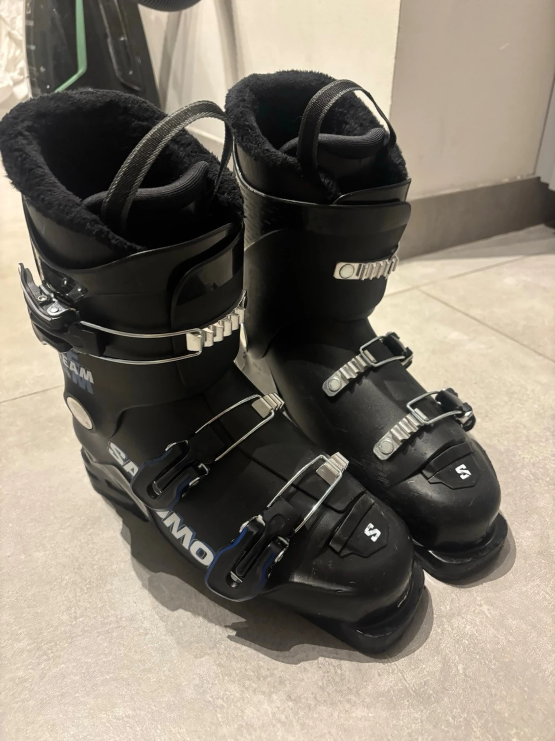 Svarta Salomon pjäxor 