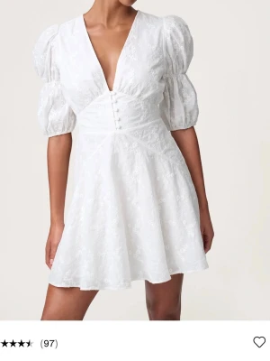 SÖKER!! - OBS: Söker denna Adoore klänning i strl 38, hör av er om ni kan tänkas sälja💗💗