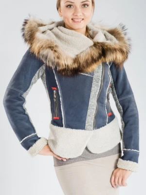 Lyxig vinter jacka med äkta päls - Unik skräddarsydd jacka  med en oversize'ad huva med generös pälskant runtom, coolt och annorlunda tryck av ett ansikte på ryggen-Perfekt för dig som vill sticka ut!Strl.M