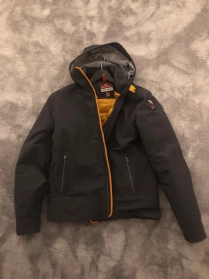 Parajumper jacka - Storlek:L pris:7500 (kan minskas)