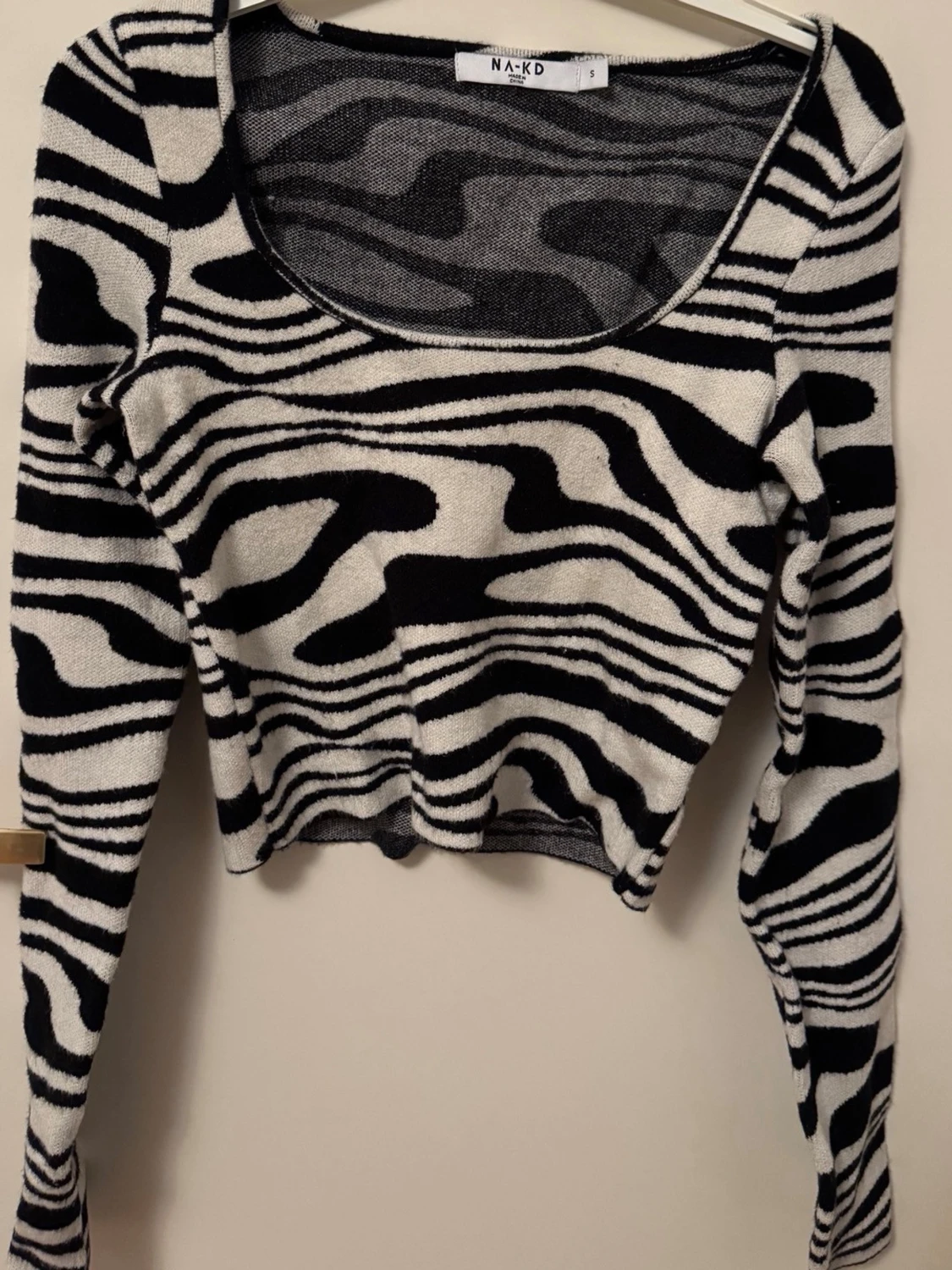 Zebramönstrad croppad topp från NA-KD - 2