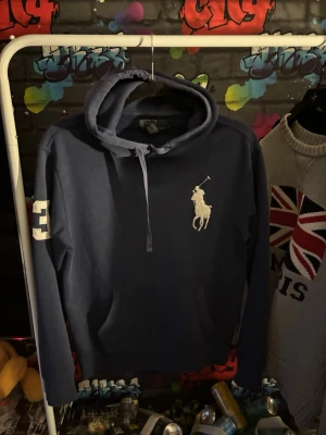 Ralf lauren tröja  - Bra skick storlek S men sitter mer som xs 