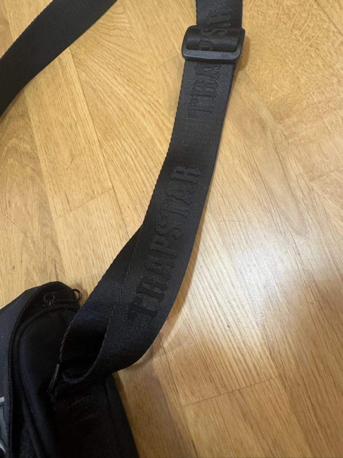 Svart axelväska från Trapstar - 1