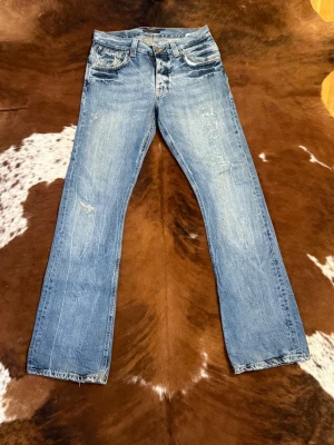 Vintage bootcut nudie RegularRalf - Tjena! Säljer dessa vintage nudie jeans i modellen RegularRalf, passformen är straight bootcut och är i fint skick, W31/L34, hör av dig vid funderingar!🙌