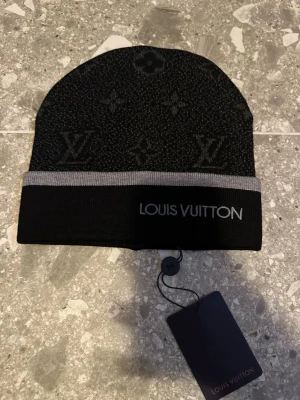 Monogram mössa  - Helt ny