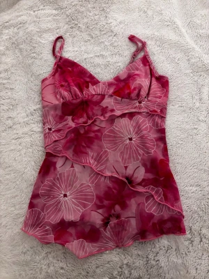 Rosa sommar topp - Köpte på marknad i Spanien, använt en gång men har aldrig på för passar inte till mina kläder. Den är lite see through för den är tunn men jätte fin