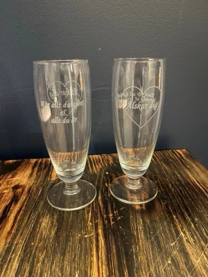 Designa ditt egna glas! - Här är ett exempel på vad för design man kan göra, men det är helt upp till er💕! Skriv i chatten på de glas/ glasen ni är intresserade utav med den design/ text ni vill ha✨ Om ni har frågor är det bara skicka och fråga!💕