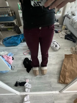 röda nelly jeans - nelly jeans använd 2 gånger på jul säljs inte längre topp skick 🥰