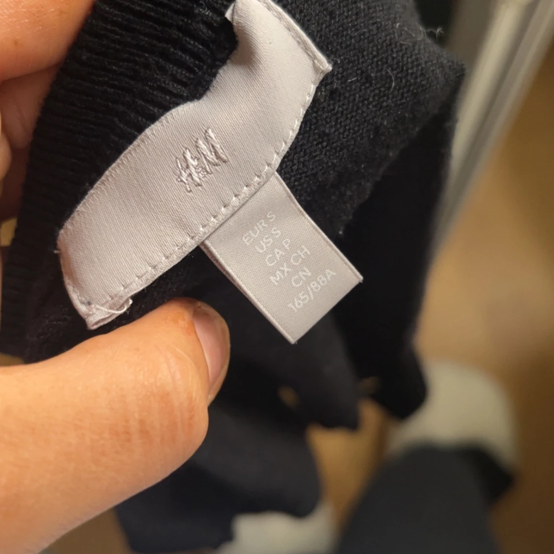 Svart cardigan med volangkant - 2